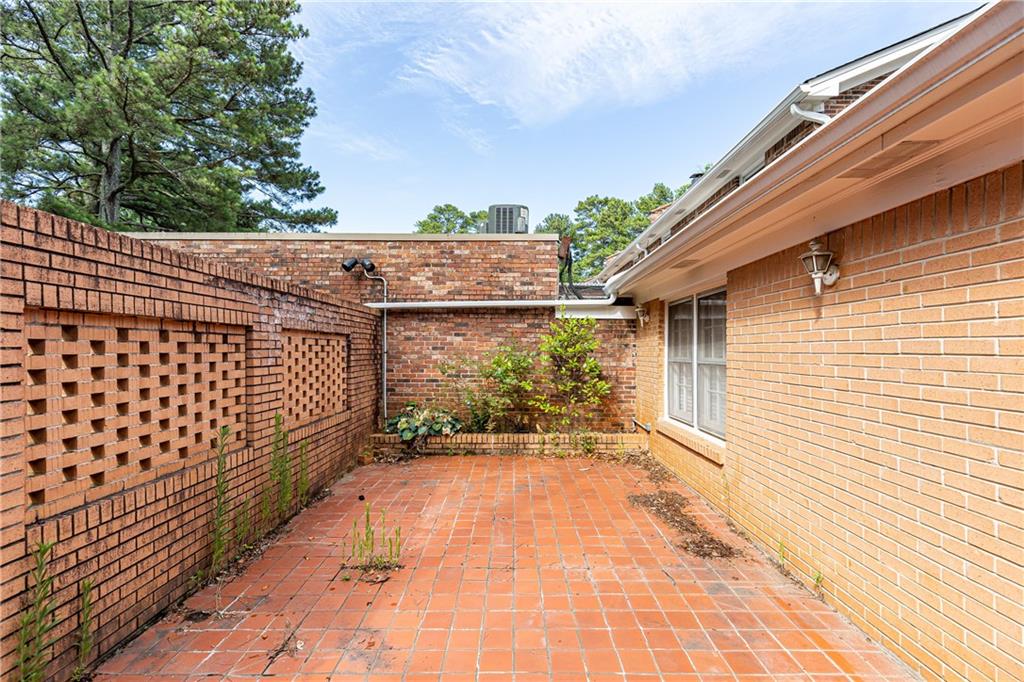 1615 Executive Park Lane NE