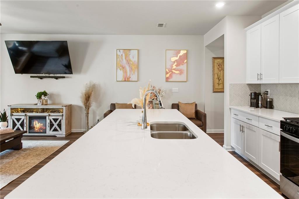 810 Sunny Lake Drive