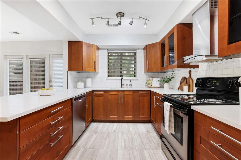 1129 Riverbend Club Drive SE