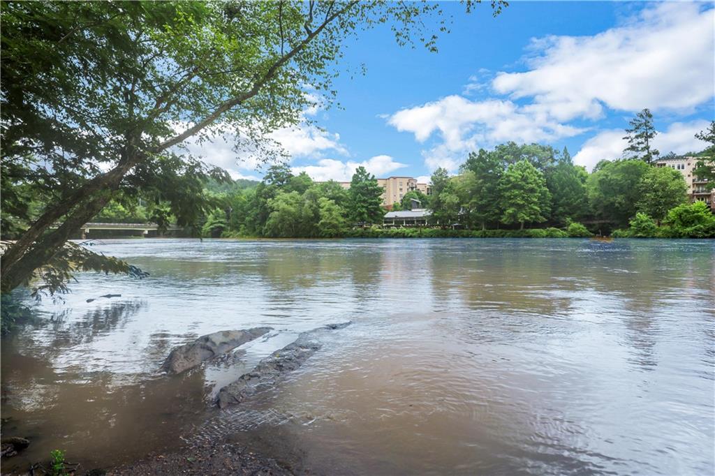 1129 Riverbend Club Drive SE