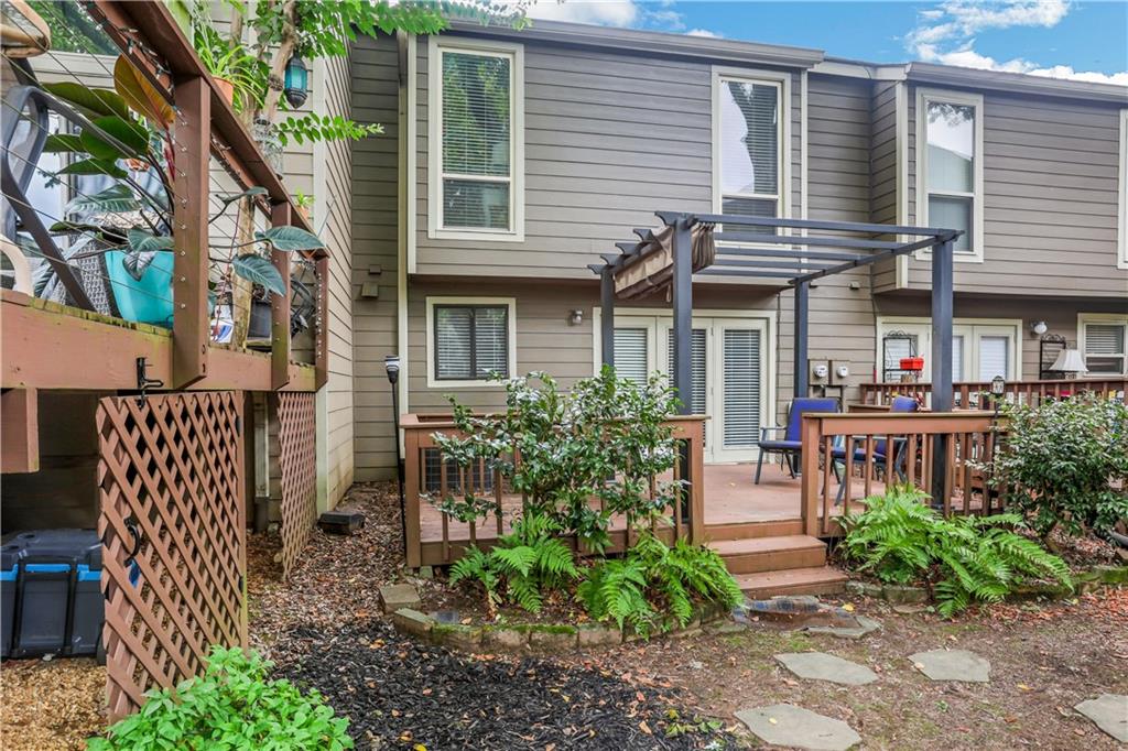 1129 Riverbend Club Drive SE