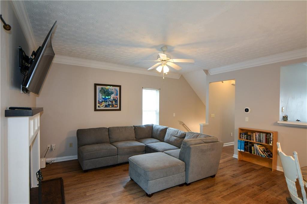 4472 Thorngate Lane