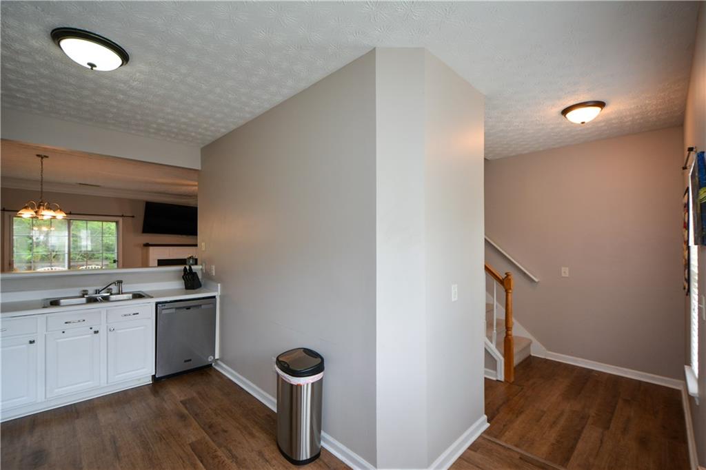 4472 Thorngate Lane