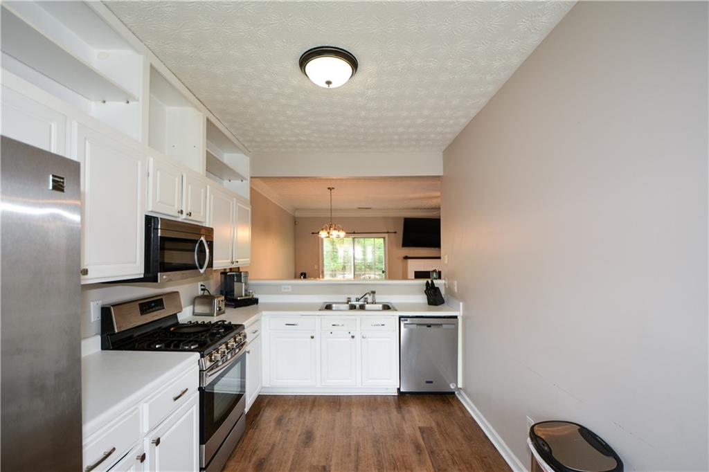 4472 Thorngate Lane