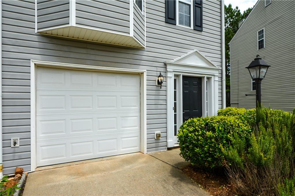 4472 Thorngate Lane
