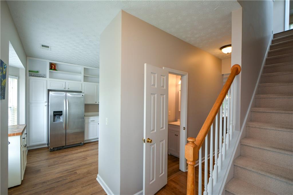 4472 Thorngate Lane
