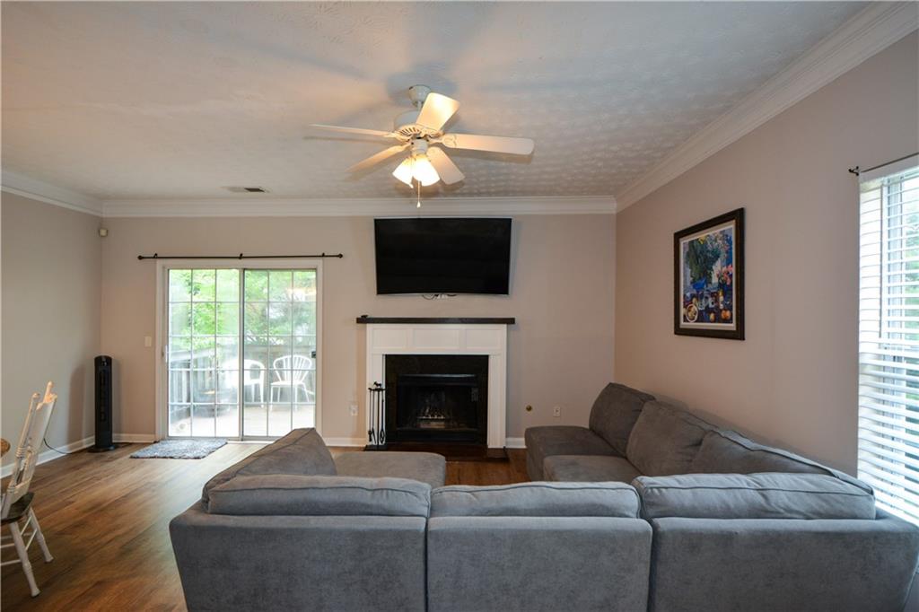 4472 Thorngate Lane