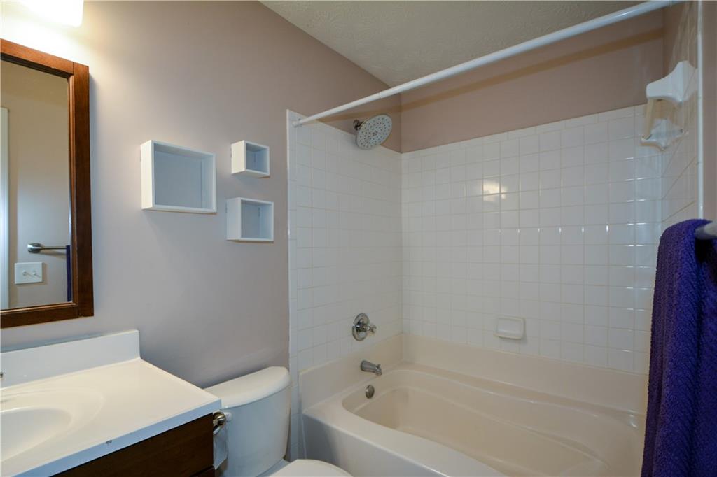 4472 Thorngate Lane