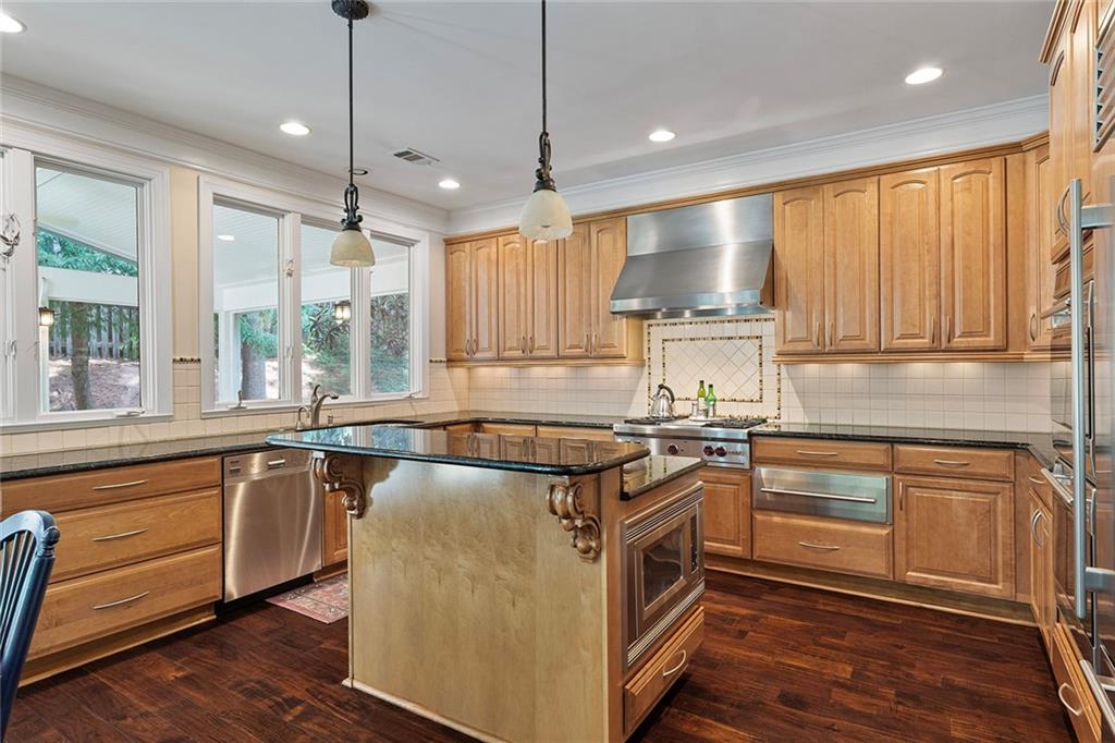 765 Glenridge Close Drive