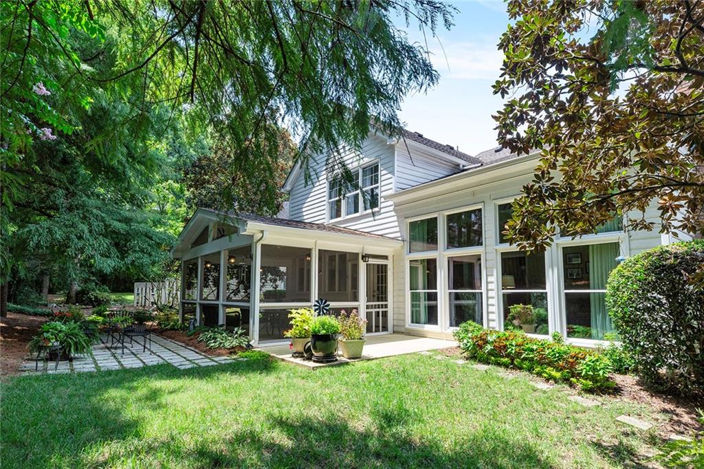 765 Glenridge Close Drive