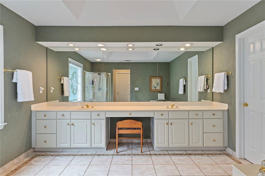 765 Glenridge Close Drive
