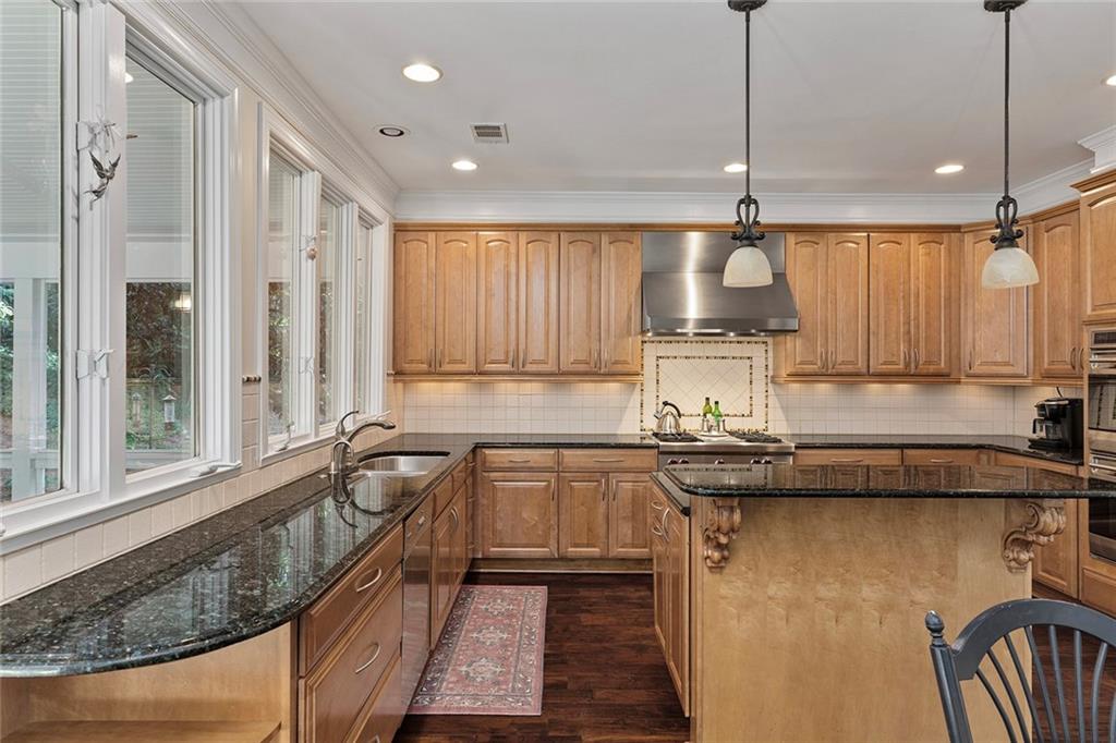 765 Glenridge Close Drive