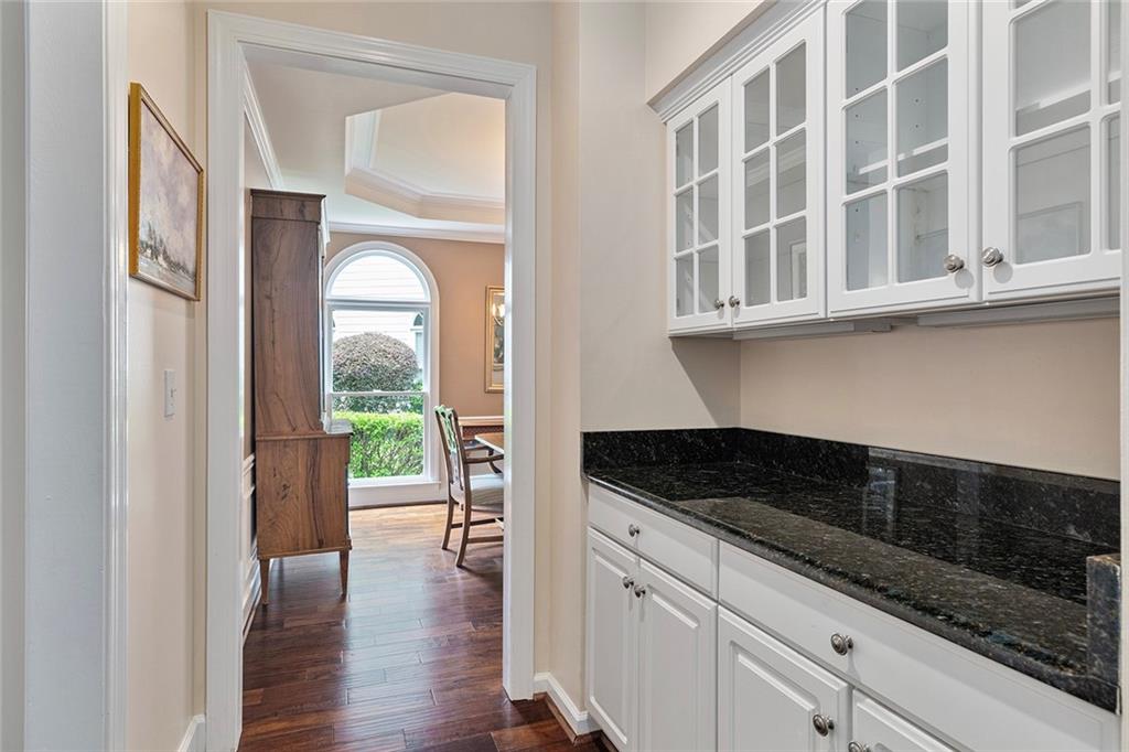 765 Glenridge Close Drive