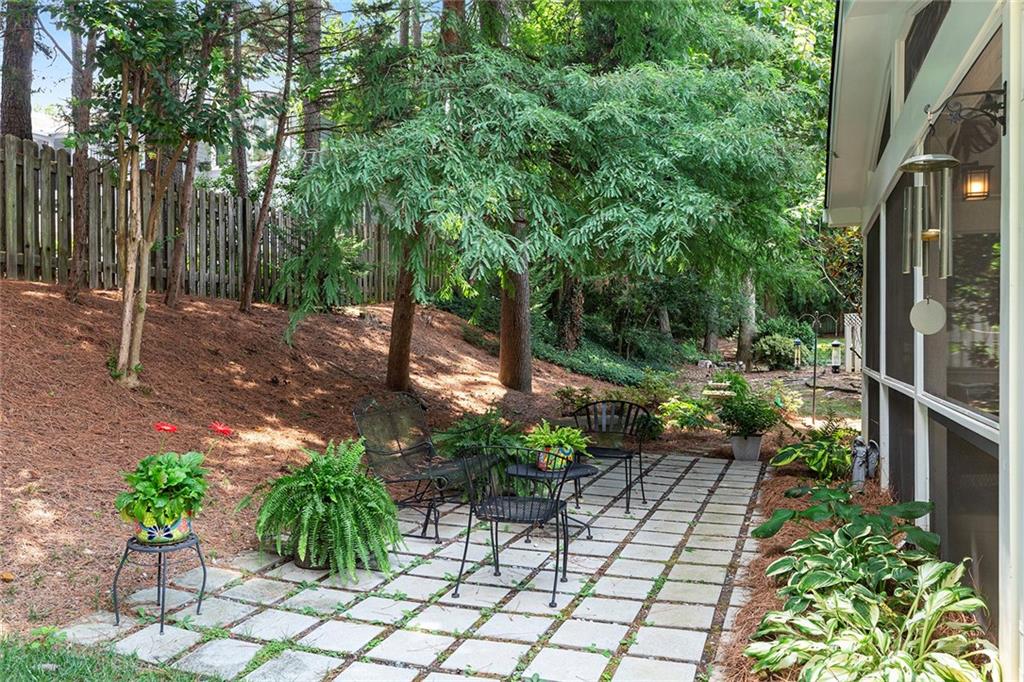 765 Glenridge Close Drive