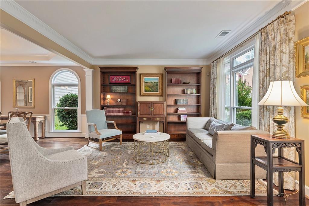 765 Glenridge Close Drive