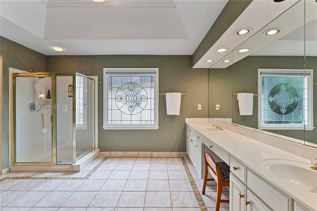 765 Glenridge Close Drive