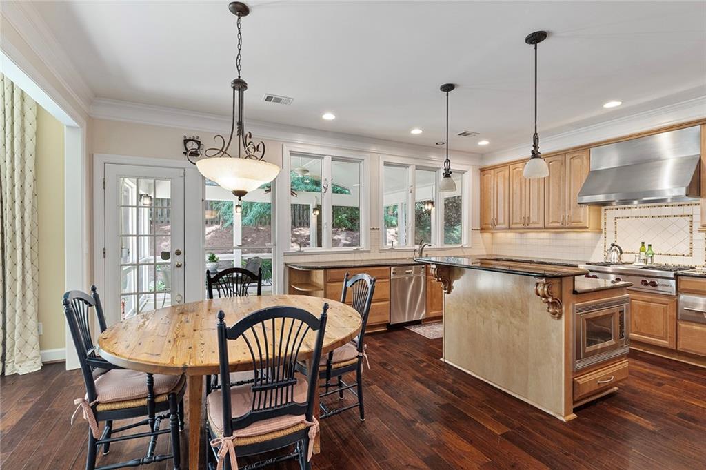 765 Glenridge Close Drive