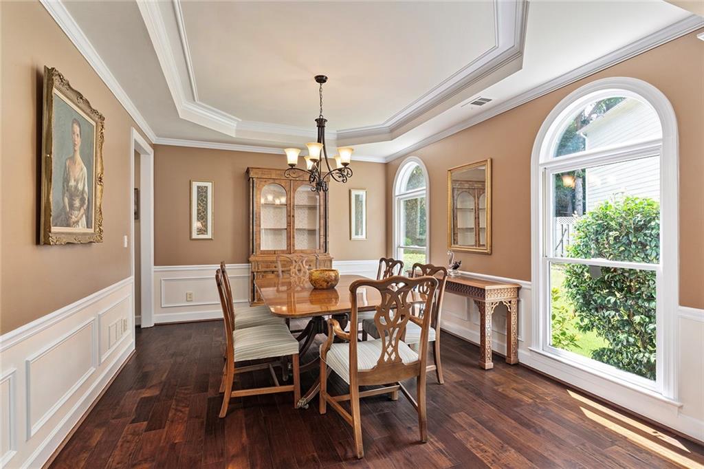 765 Glenridge Close Drive