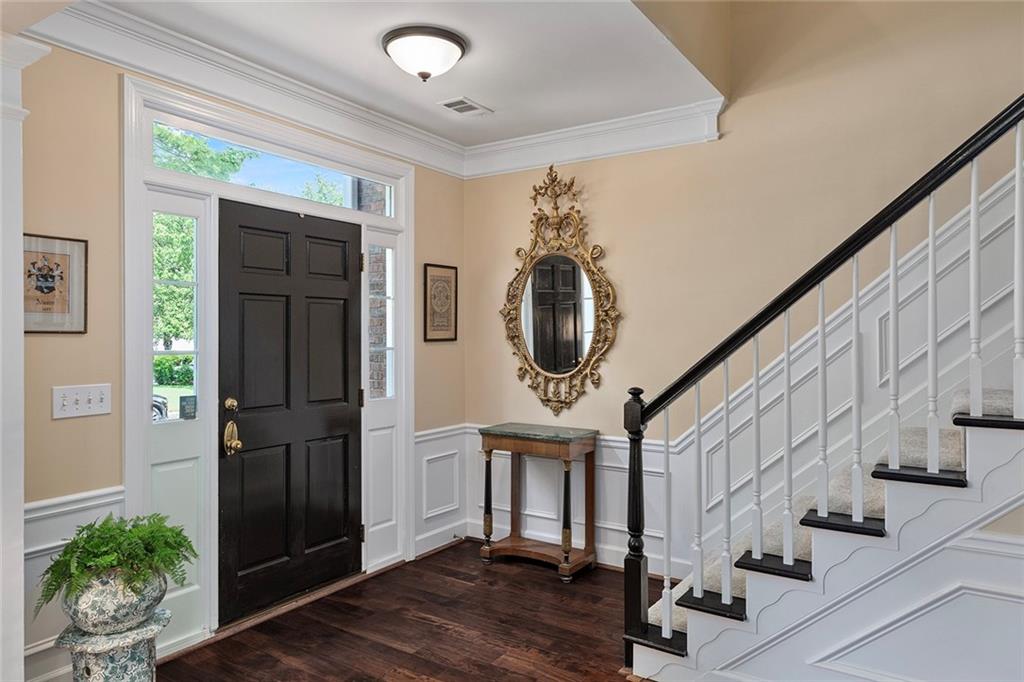 765 Glenridge Close Drive