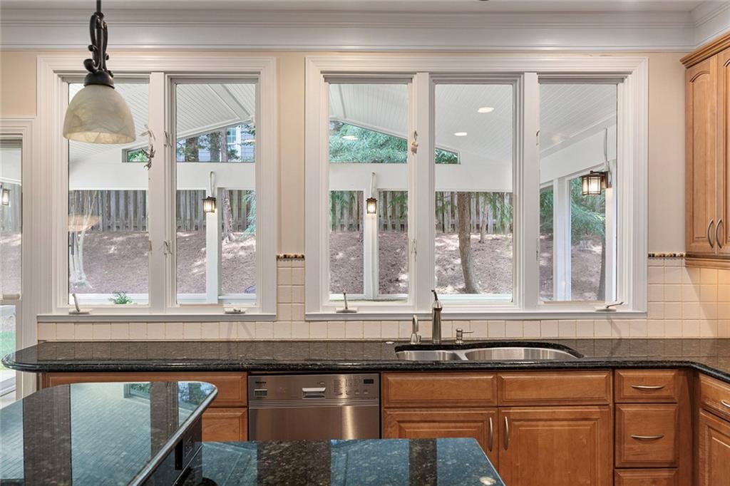 765 Glenridge Close Drive