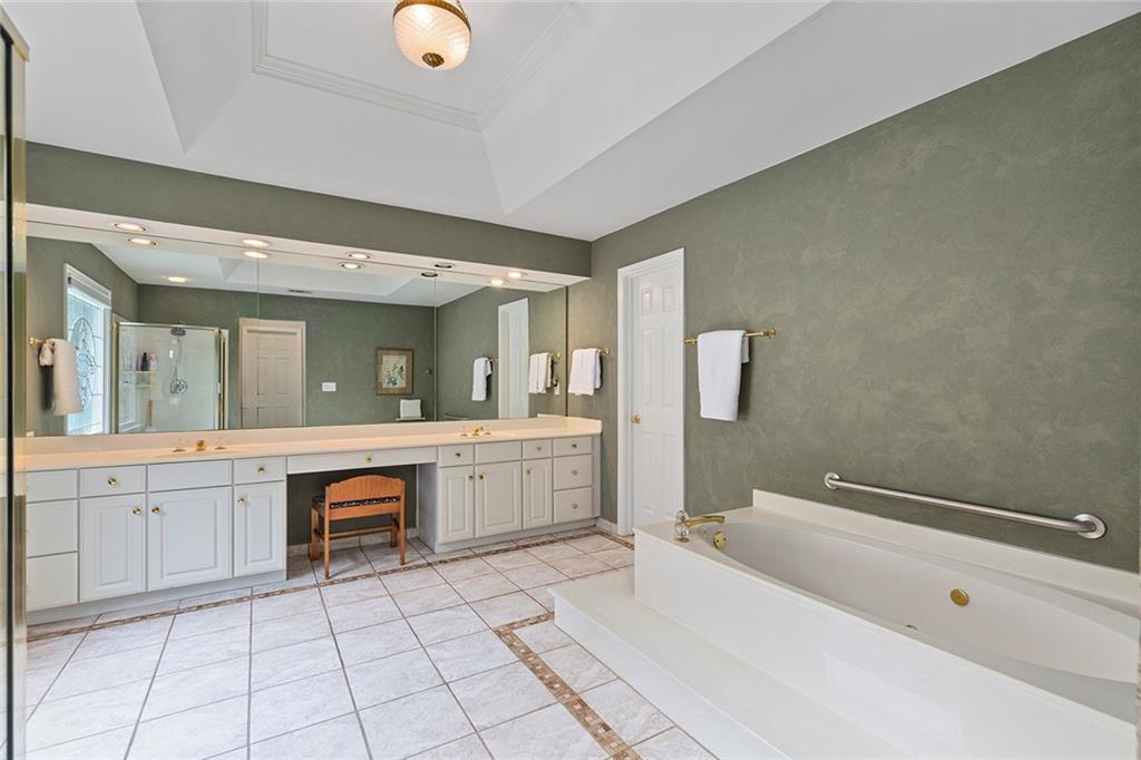 765 Glenridge Close Drive