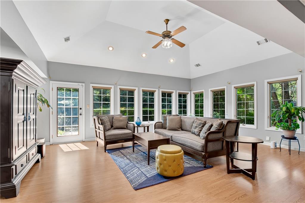 3929 Menlo Drive