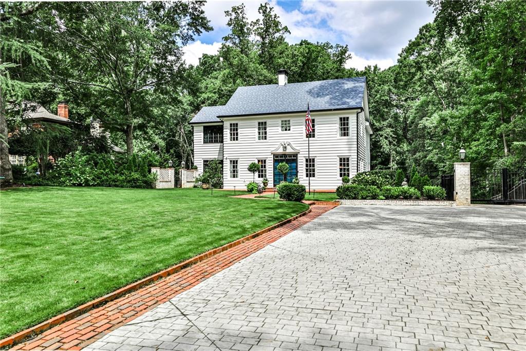 822 Oakdale Road NE