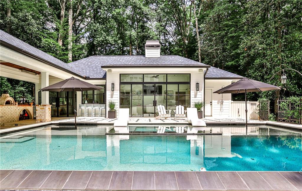 822 Oakdale Road NE