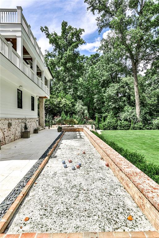 822 Oakdale Road NE