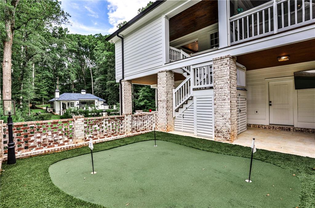 822 Oakdale Road NE