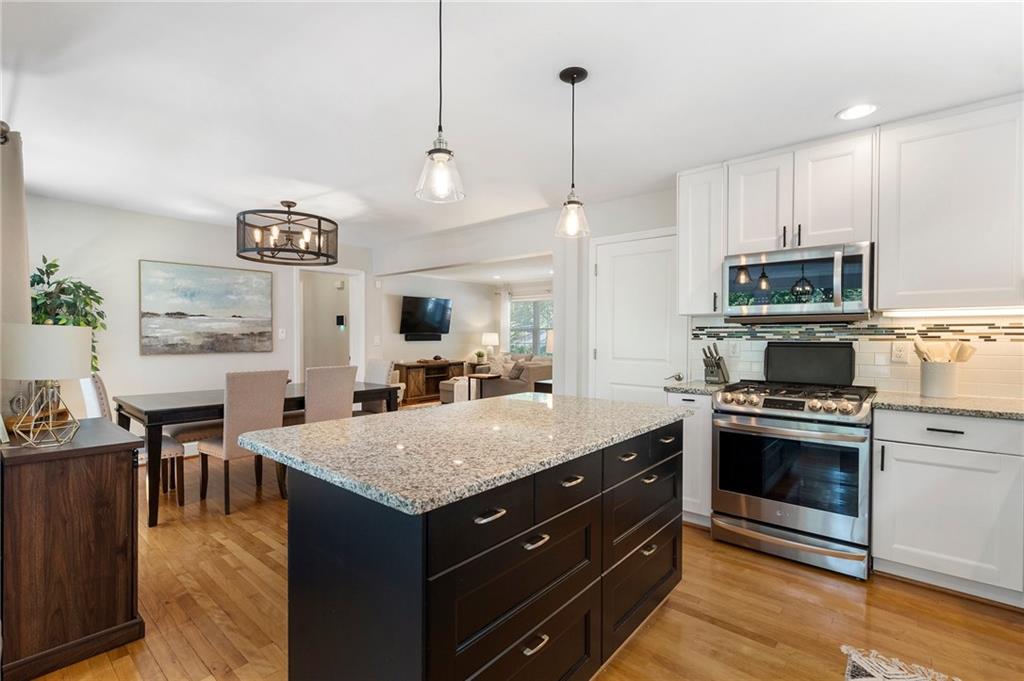 1117 Country Lane NE