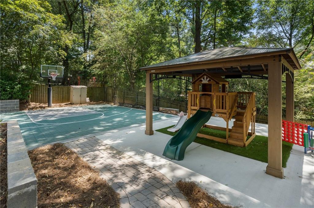 1117 Country Lane NE