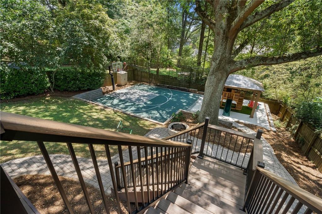 1117 Country Lane NE