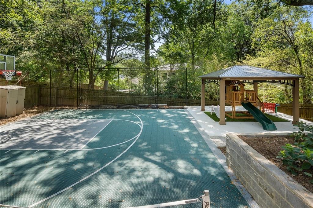 1117 Country Lane NE