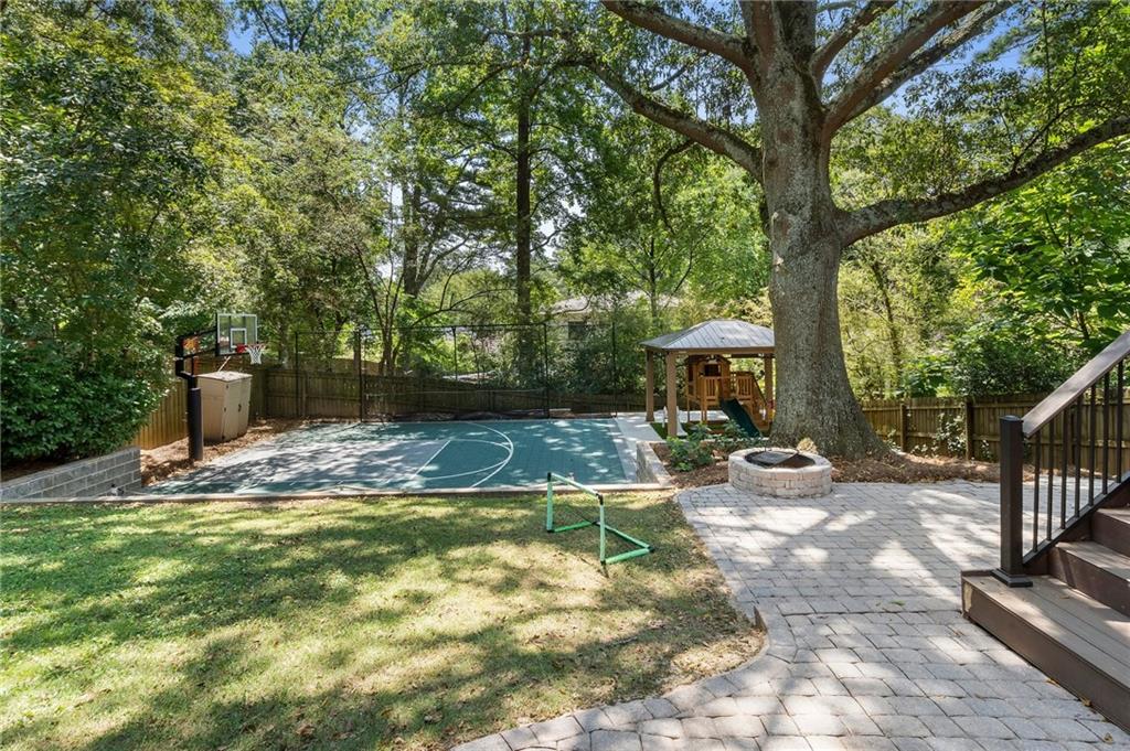 1117 Country Lane NE