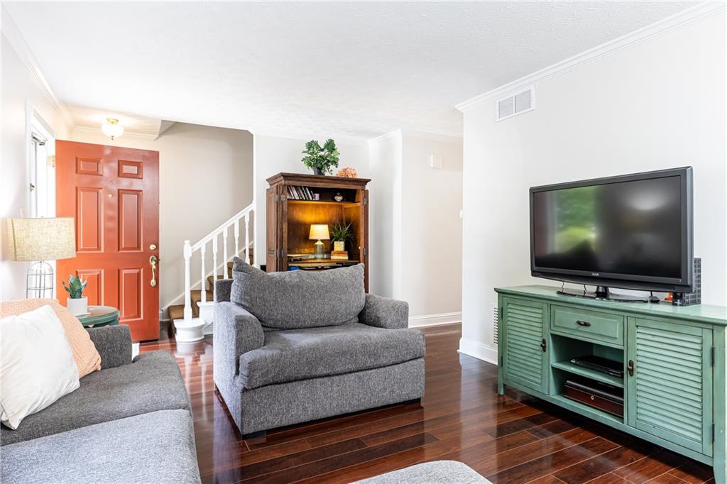 719 Anderson Walk