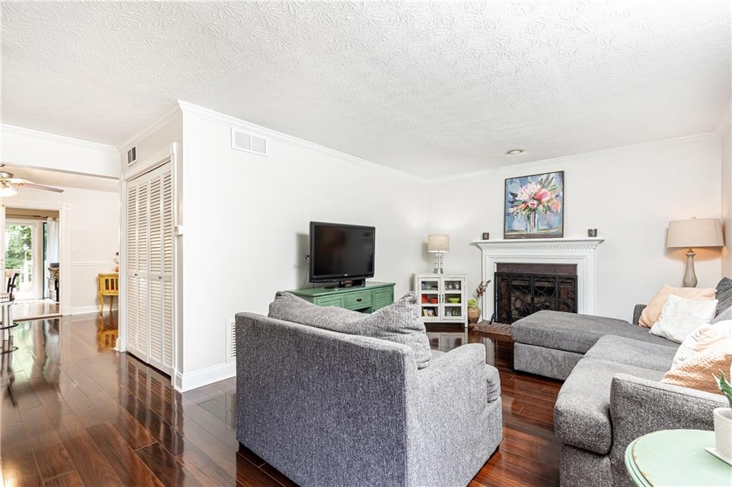 719 Anderson Walk