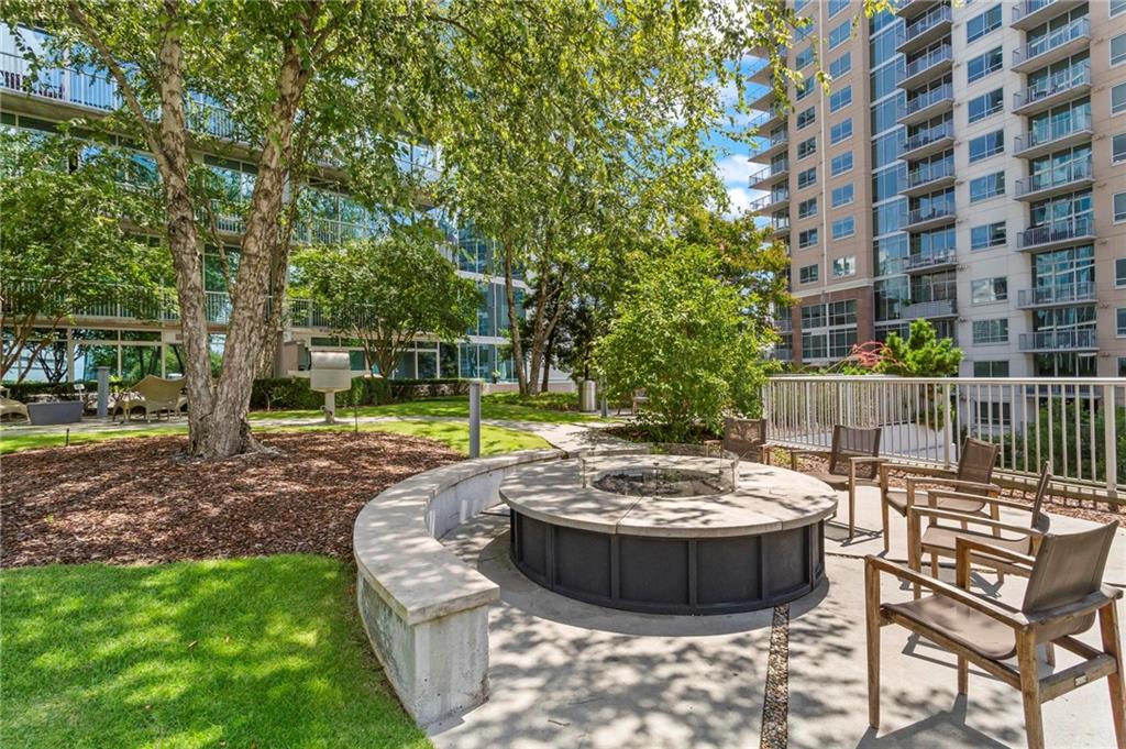 950 W Peachtree Street NW Unit 814