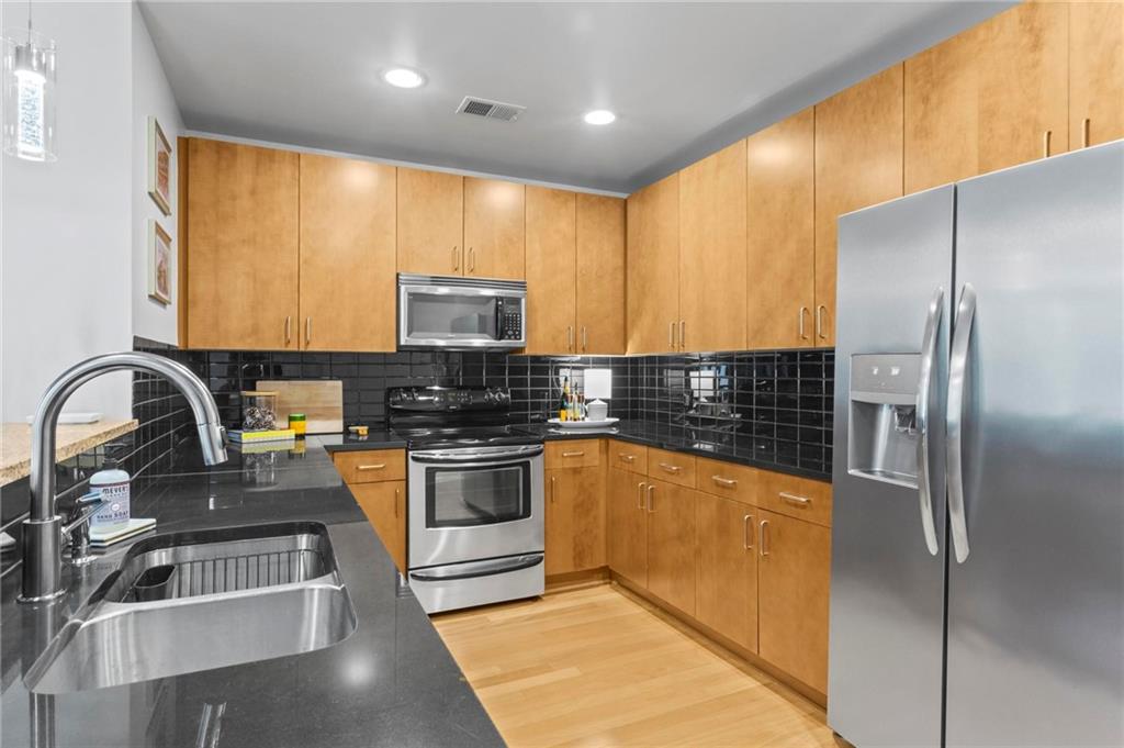 950 W Peachtree Street NW Unit 814