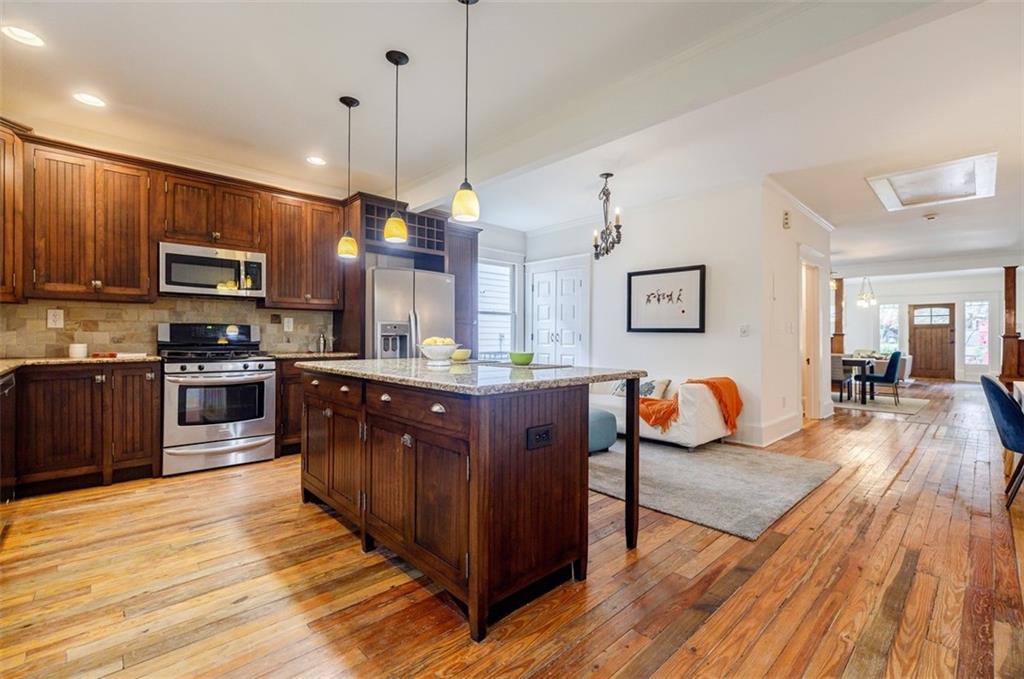 54 BATES Avenue SE