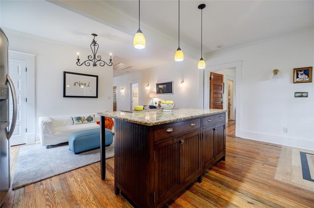 54 BATES Avenue SE