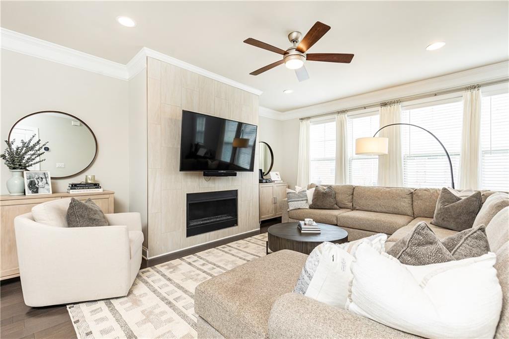 1807 Samantha Bend