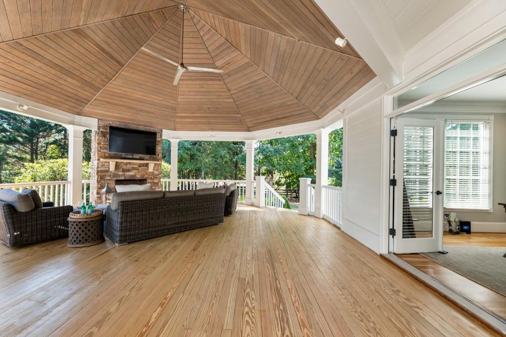 925 Pleasant Hollow Trail