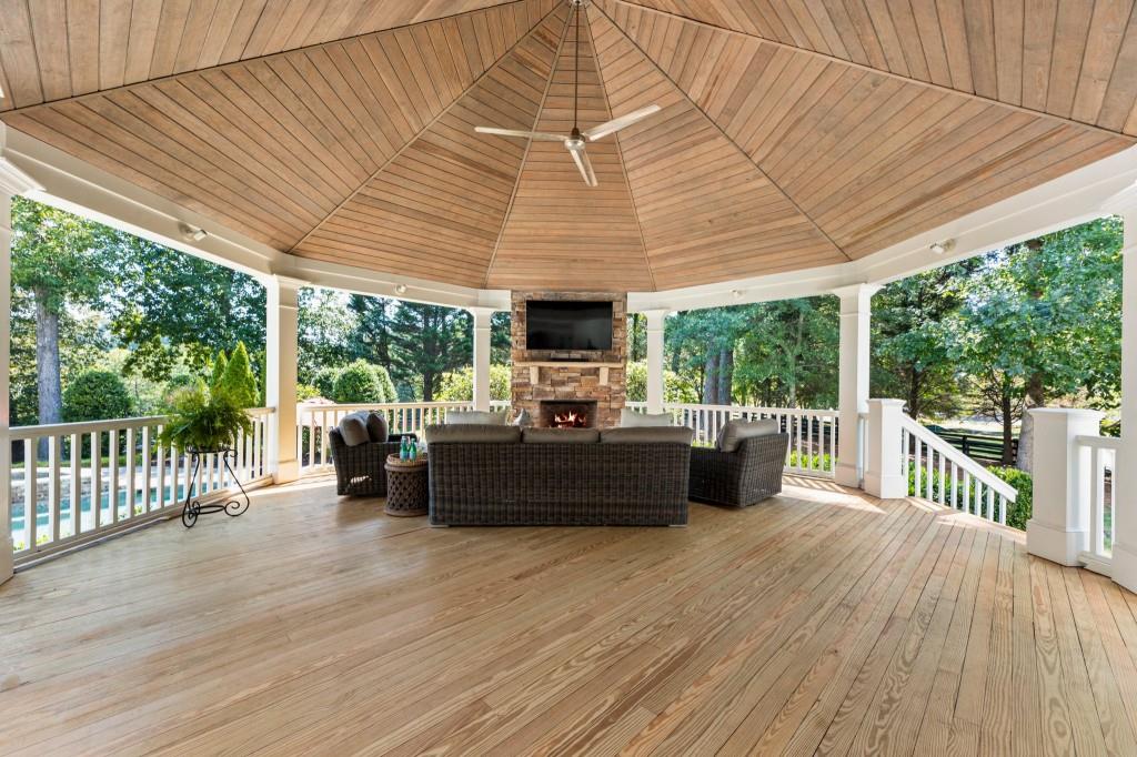 925 Pleasant Hollow Trail