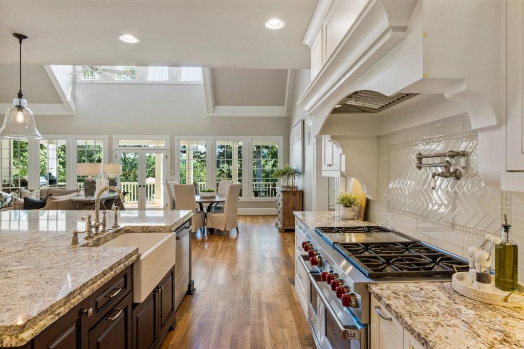 925 Pleasant Hollow Trail