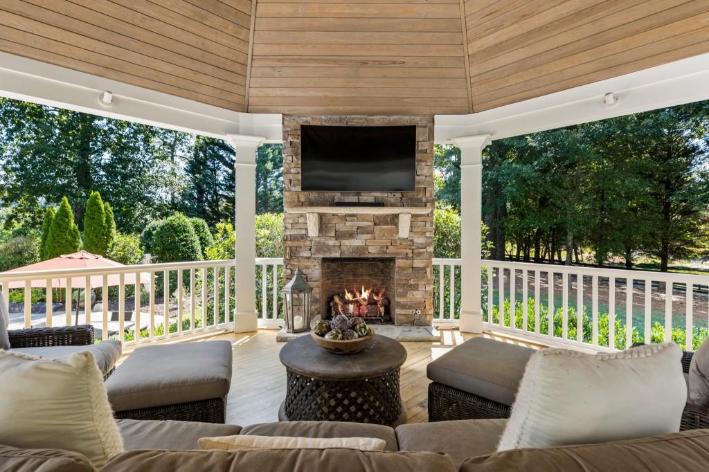 925 Pleasant Hollow Trail