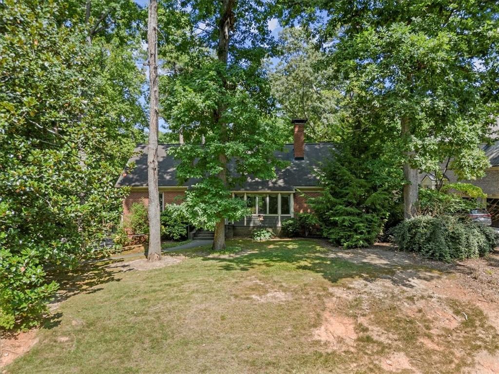 948 Wendover Drive NE