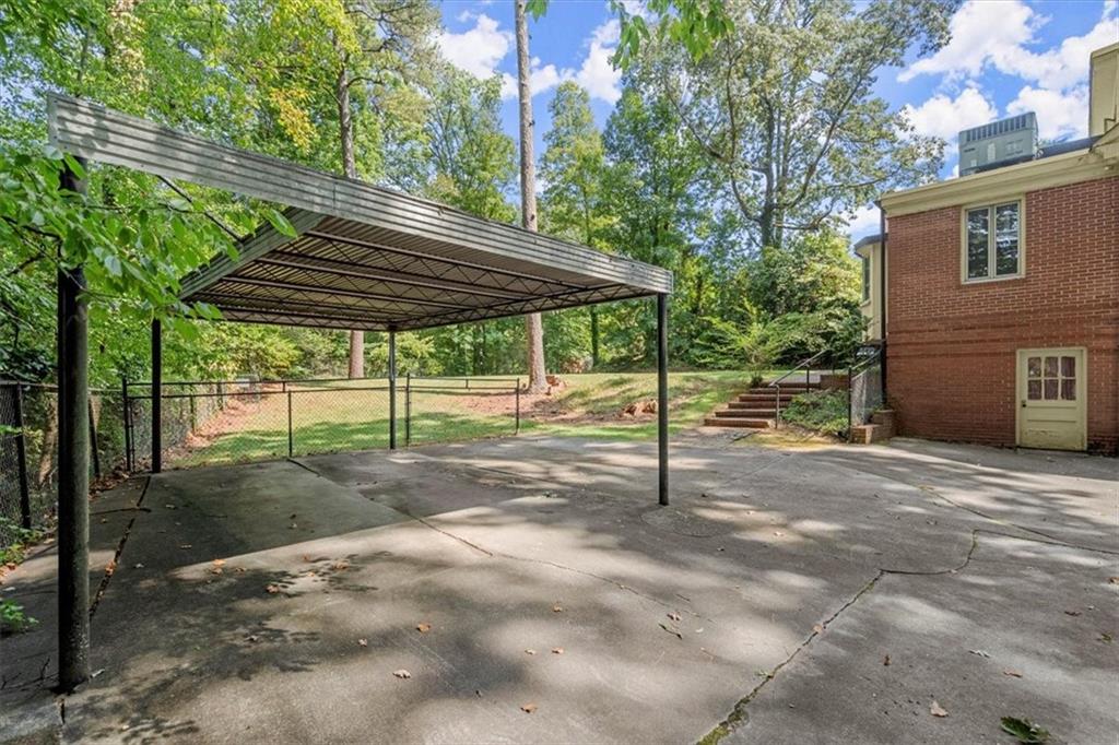 948 Wendover Drive NE