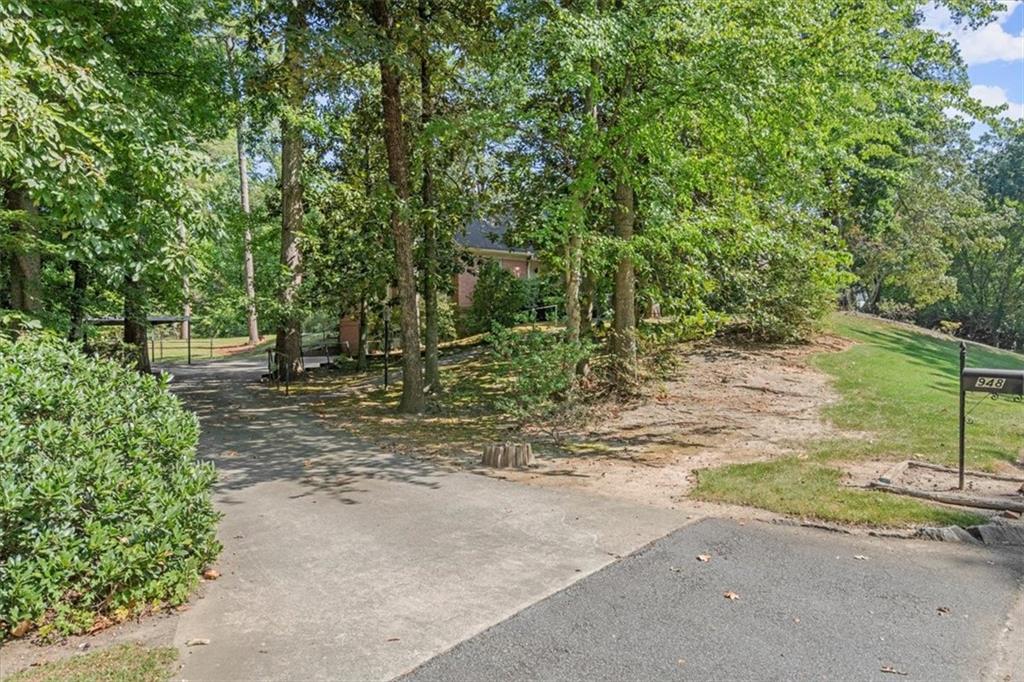 948 Wendover Drive NE