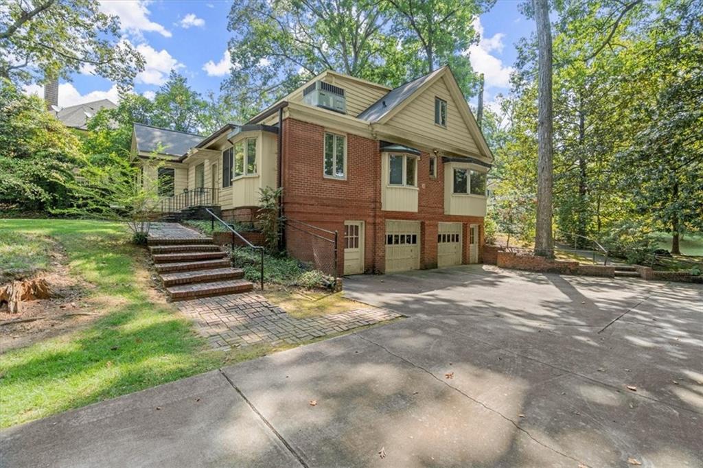 948 Wendover Drive NE